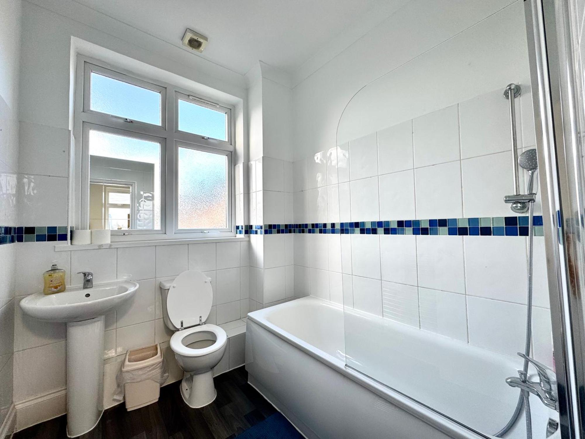 3 Bedrooms Spacious House, Separate Reception, 2 Full Bathrooms, Parking, Garden London Exterior foto